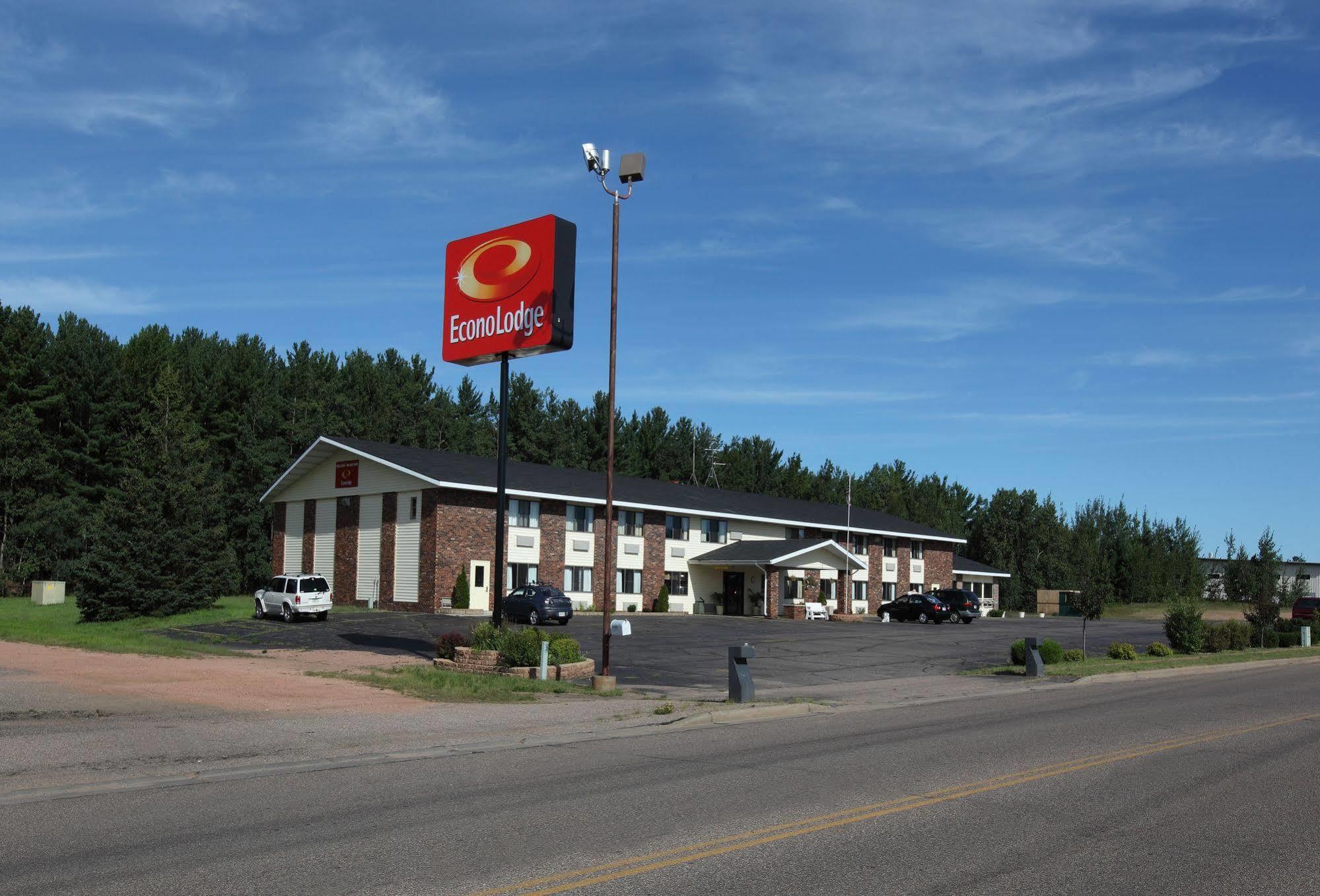 Travelodge By Wyndham Merrill Exterior photo